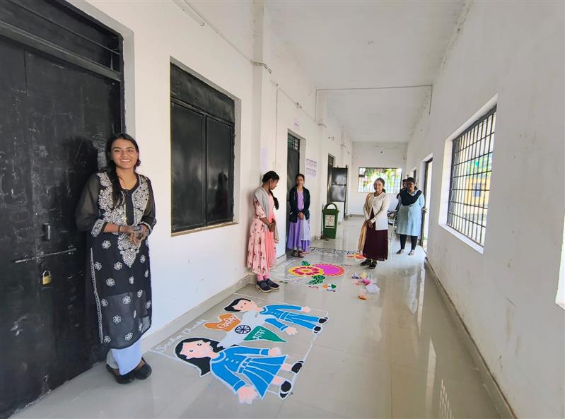 युवा उत्सव कार्यक्रम में रंगोली