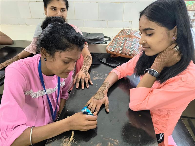 युवा उत्सव कार्यक्रम में रंगोली